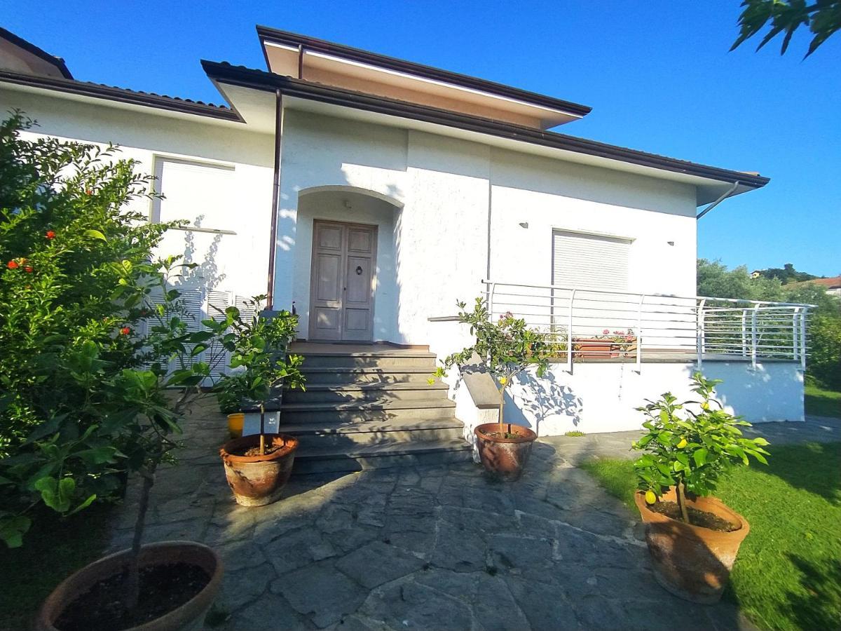 B&B Villa La Bouganville Камайоре Экстерьер фото