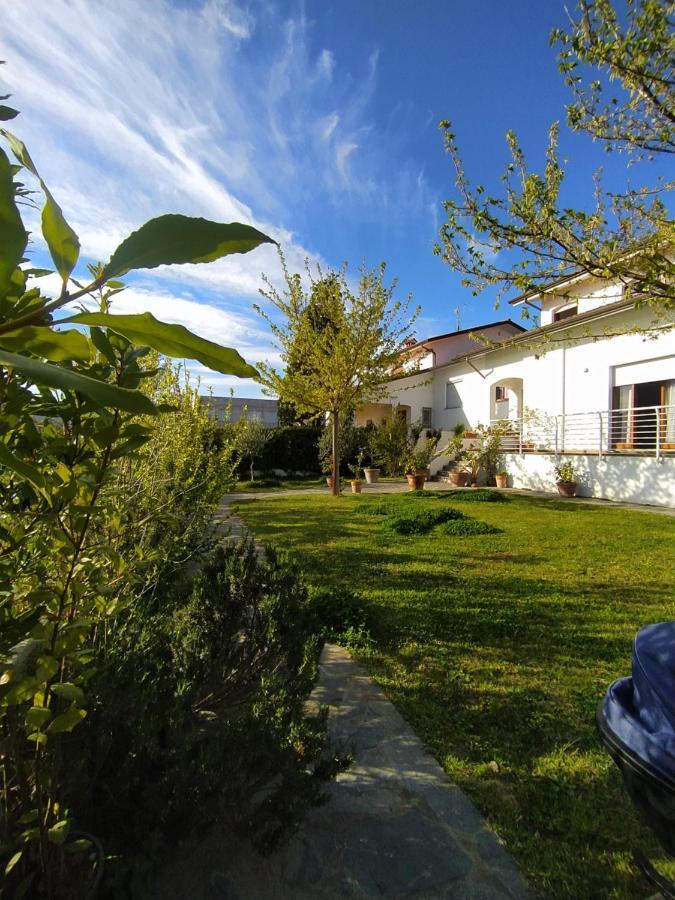 B&B Villa La Bouganville Камайоре Экстерьер фото